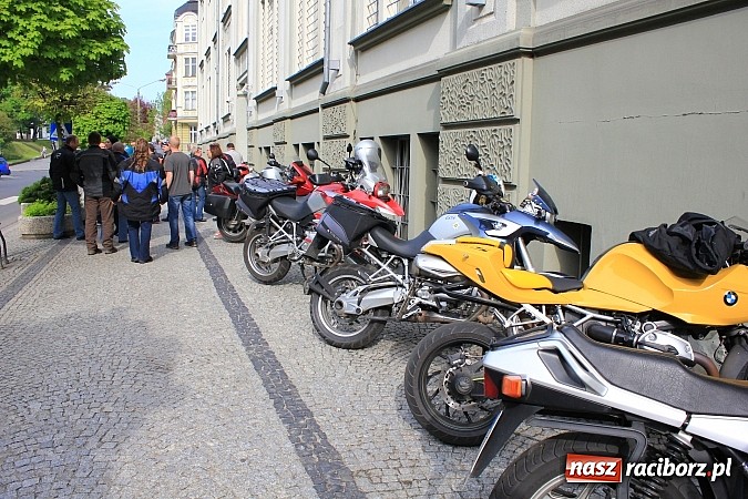 Zdjęcie w galerii na portalu naszraciborz.pl: Motocykliści z Roth w fabryce czekolady wiadomości z regionu