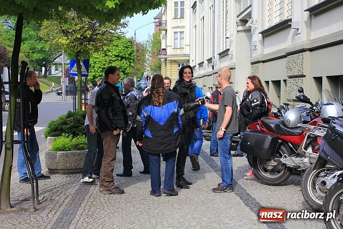 Zdjęcie w galerii na portalu naszraciborz.pl: Motocykliści z Roth w fabryce czekolady wiadomości z regionu