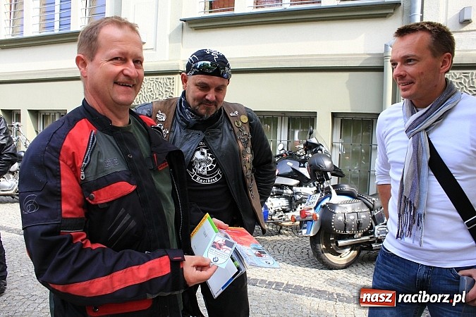 Zdjęcie w galerii na portalu naszraciborz.pl: Motocykliści z Roth w fabryce czekolady wiadomości z regionu