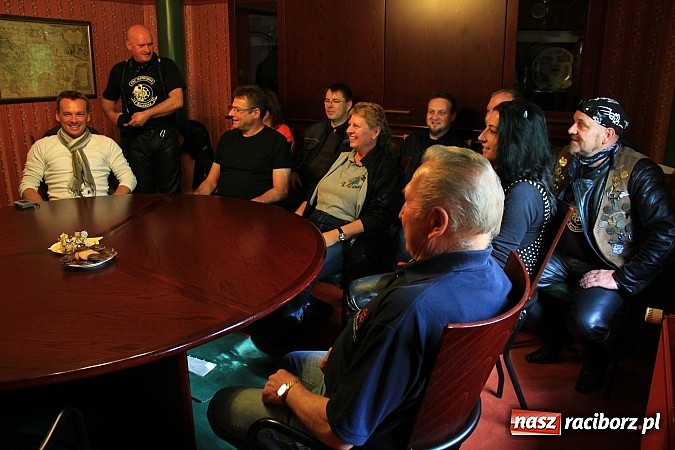 Zdjęcie w galerii na portalu naszraciborz.pl: Motocykliści z Roth w fabryce czekolady wiadomości z regionu