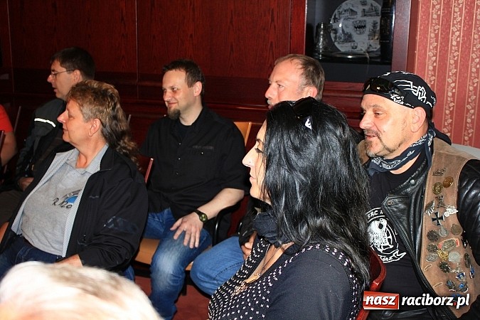 Zdjęcie w galerii na portalu naszraciborz.pl: Motocykliści z Roth w fabryce czekolady wiadomości z regionu