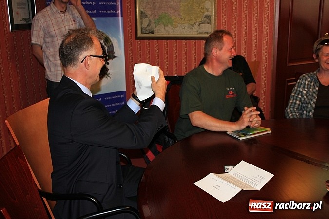 Zdjęcie w galerii na portalu naszraciborz.pl: Motocykliści z Roth w fabryce czekolady wiadomości z regionu