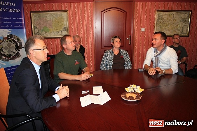 Zdjęcie w galerii na portalu naszraciborz.pl: Motocykliści z Roth w fabryce czekolady wiadomości z regionu