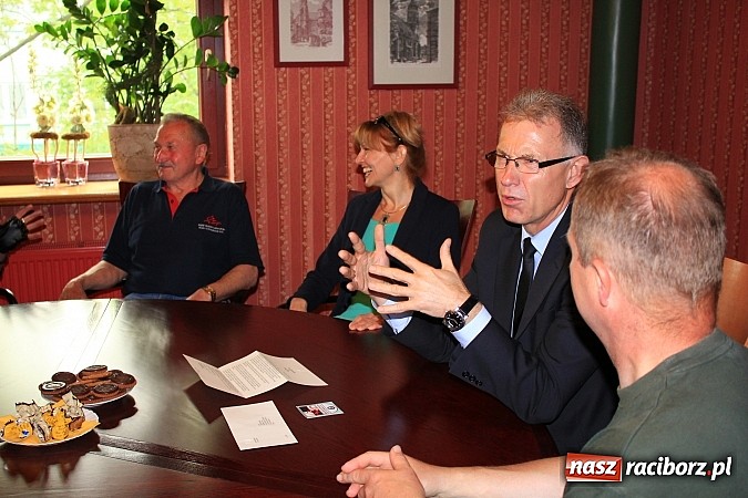 Zdjęcie w galerii na portalu naszraciborz.pl: Motocykliści z Roth w fabryce czekolady wiadomości z regionu