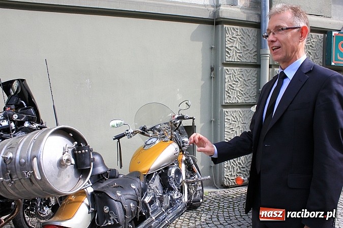 Zdjęcie w galerii na portalu naszraciborz.pl: Motocykliści z Roth w fabryce czekolady wiadomości z regionu