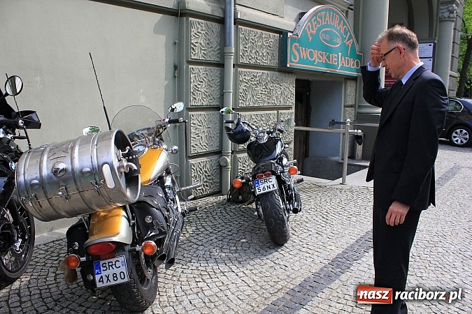 Zdjęcie w galerii na portalu naszraciborz.pl: Motocykliści z Roth w fabryce czekolady wiadomości z regionu