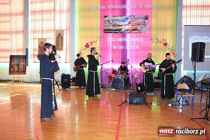 Zdjęcie w galerii na portalu naszraciborz.pl: III Festiwal pozytywnych wartości  wiadomości z regionu