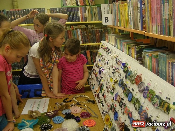 Zdjęcie w galerii na portalu naszraciborz.pl: Szkło weneckie, koraliki i guziki wiadomości z regionu