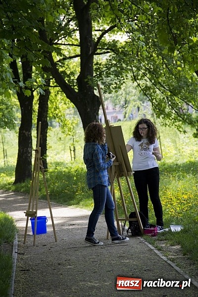 Zdjęcie w galerii na portalu naszraciborz.pl: Młodzi artyści pracowali na zamku i bulwarach wiadomości z regionu