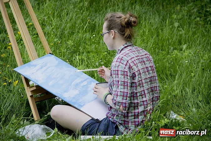 Zdjęcie w galerii na portalu naszraciborz.pl: Młodzi artyści pracowali na zamku i bulwarach wiadomości z regionu