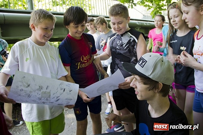 Zdjęcie w galerii na portalu naszraciborz.pl: Młodzi artyści pracowali na zamku i bulwarach wiadomości z regionu