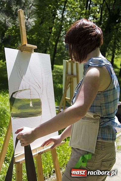 Zdjęcie w galerii na portalu naszraciborz.pl: Młodzi artyści pracowali na zamku i bulwarach wiadomości z regionu