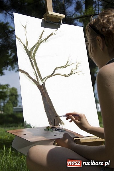 Zdjęcie w galerii na portalu naszraciborz.pl: Młodzi artyści pracowali na zamku i bulwarach wiadomości z regionu