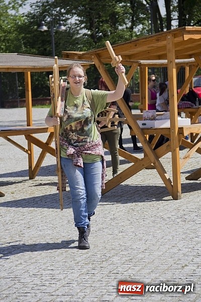 Zdjęcie w galerii na portalu naszraciborz.pl: Młodzi artyści pracowali na zamku i bulwarach wiadomości z regionu