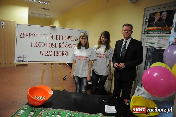 Zdjęcie w galerii na portalu naszraciborz.pl: Ruszyła 13. pietrowicka Eko-wystawa. Przyjechało blisko 130 wystawców wiadomości z regionu