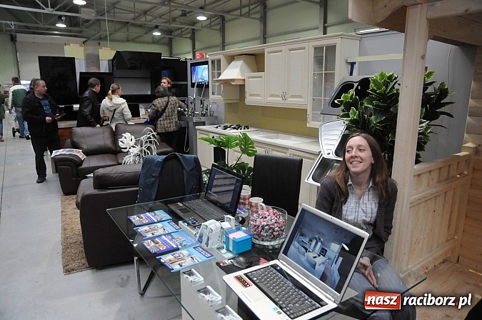 Zdjęcie w galerii na portalu naszraciborz.pl: Ruszyła 13. pietrowicka Eko-wystawa. Przyjechało blisko 130 wystawców wiadomości z regionu