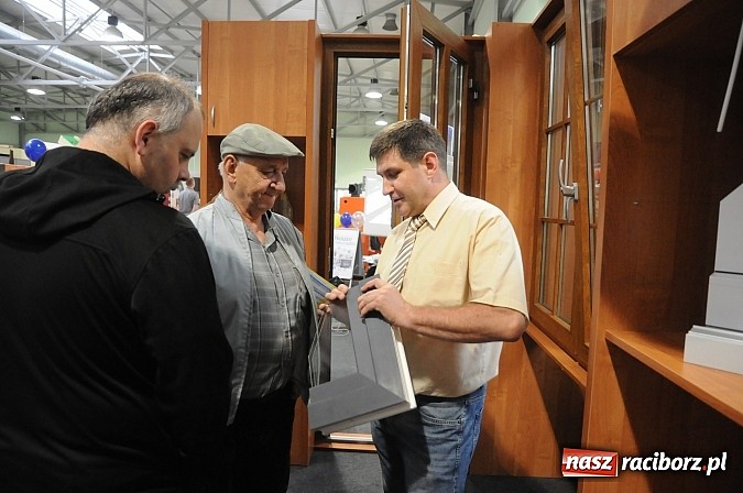 Zdjęcie w galerii na portalu naszraciborz.pl: Ruszyła 13. pietrowicka Eko-wystawa. Przyjechało blisko 130 wystawców wiadomości z regionu