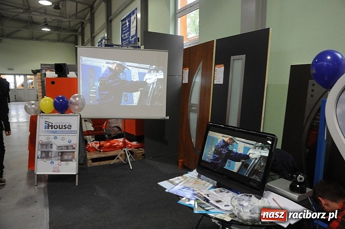 Zdjęcie w galerii na portalu naszraciborz.pl: Ruszyła 13. pietrowicka Eko-wystawa. Przyjechało blisko 130 wystawców wiadomości z regionu