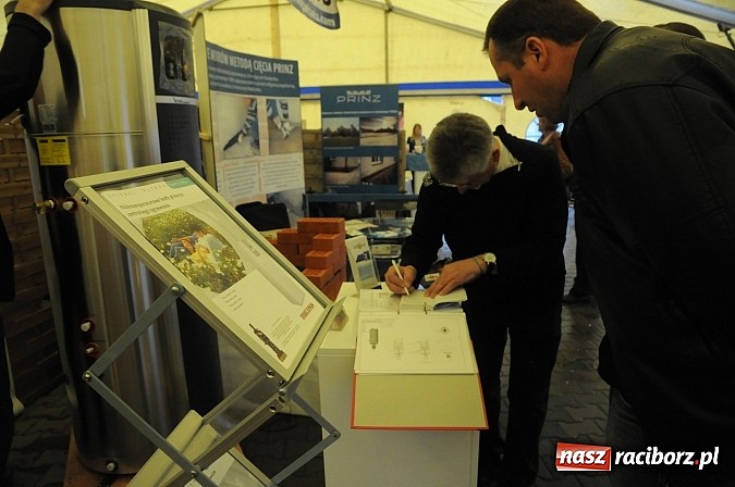 Zdjęcie w galerii na portalu naszraciborz.pl: Ruszyła 13. pietrowicka Eko-wystawa. Przyjechało blisko 130 wystawców wiadomości z regionu