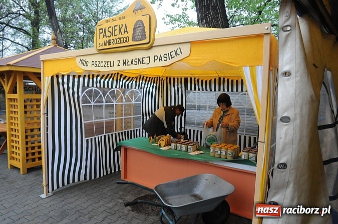 Zdjęcie w galerii na portalu naszraciborz.pl: Ruszyła 13. pietrowicka Eko-wystawa. Przyjechało blisko 130 wystawców wiadomości z regionu