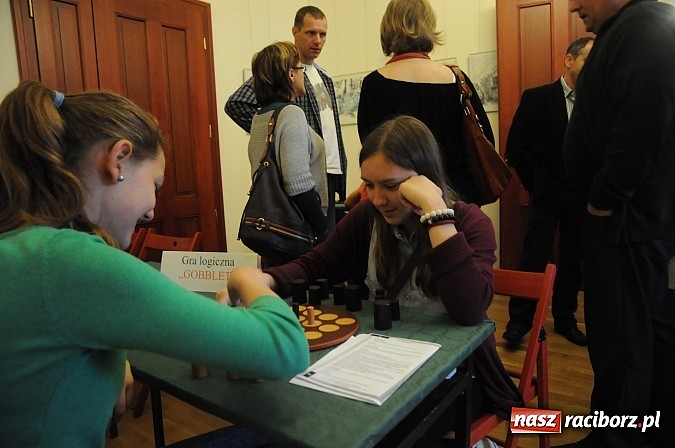 Zdjęcie w galerii na portalu naszraciborz.pl: Gry logiczne królowały w zamkowych komnatach wiadomości z regionu