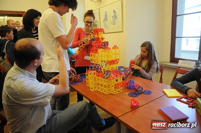 Zdjęcie w galerii na portalu naszraciborz.pl: Gry logiczne królowały w zamkowych komnatach wiadomości z regionu