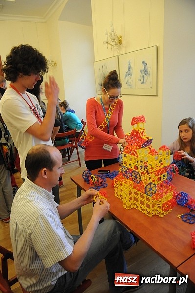 Zdjęcie w galerii na portalu naszraciborz.pl: Gry logiczne królowały w zamkowych komnatach wiadomości z regionu