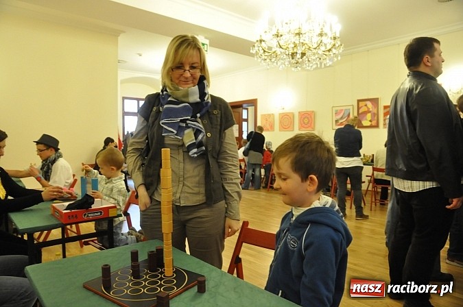 Zdjęcie w galerii na portalu naszraciborz.pl: Gry logiczne królowały w zamkowych komnatach wiadomości z regionu