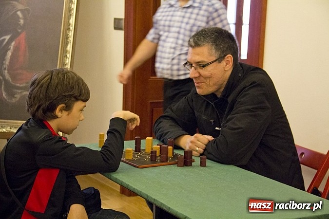 Zdjęcie w galerii na portalu naszraciborz.pl: Gry logiczne królowały w zamkowych komnatach wiadomości z regionu