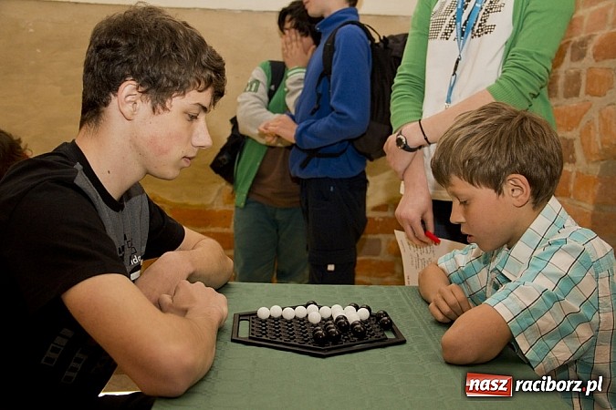 Zdjęcie w galerii na portalu naszraciborz.pl: Gry logiczne królowały w zamkowych komnatach wiadomości z regionu