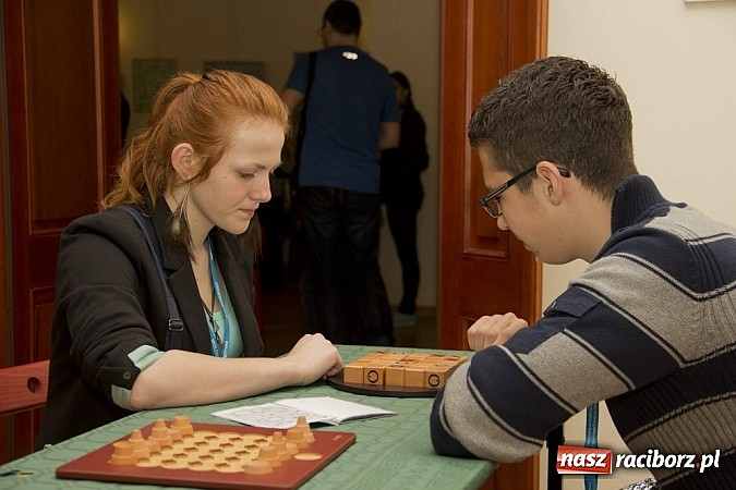 Zdjęcie w galerii na portalu naszraciborz.pl: Gry logiczne królowały w zamkowych komnatach wiadomości z regionu