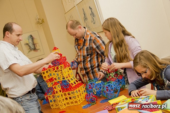 Zdjęcie w galerii na portalu naszraciborz.pl: Gry logiczne królowały w zamkowych komnatach wiadomości z regionu