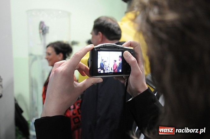 Zdjęcie w galerii na portalu naszraciborz.pl: Premier Jerzy Buzek zwiedził Eko-Wystawę w Pietrowicach Wielkich wiadomości z regionu