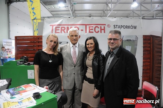 Zdjęcie w galerii na portalu naszraciborz.pl: Premier Jerzy Buzek zwiedził Eko-Wystawę w Pietrowicach Wielkich wiadomości z regionu