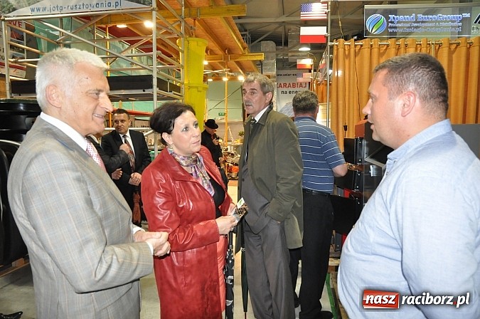 Zdjęcie w galerii na portalu naszraciborz.pl: Premier Jerzy Buzek zwiedził Eko-Wystawę w Pietrowicach Wielkich wiadomości z regionu