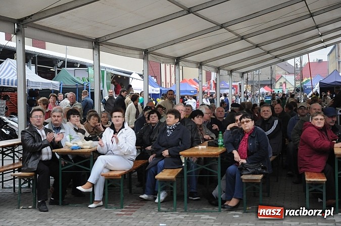 Zdjęcie w galerii na portalu naszraciborz.pl: Premier Jerzy Buzek zwiedził Eko-Wystawę w Pietrowicach Wielkich wiadomości z regionu