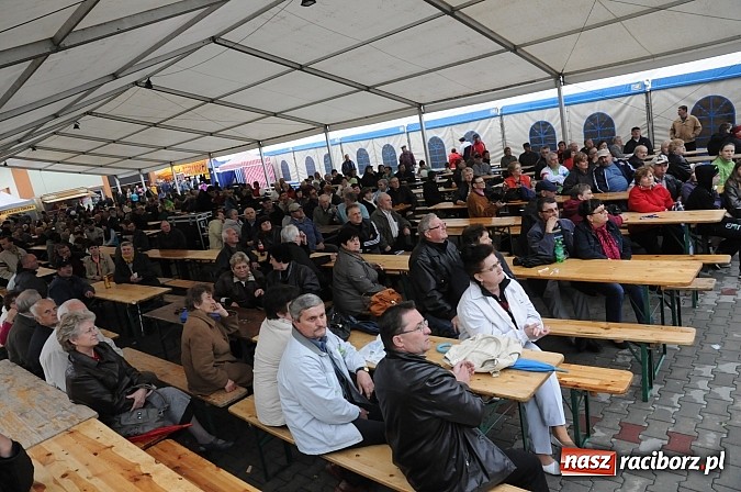 Zdjęcie w galerii na portalu naszraciborz.pl: Premier Jerzy Buzek zwiedził Eko-Wystawę w Pietrowicach Wielkich wiadomości z regionu