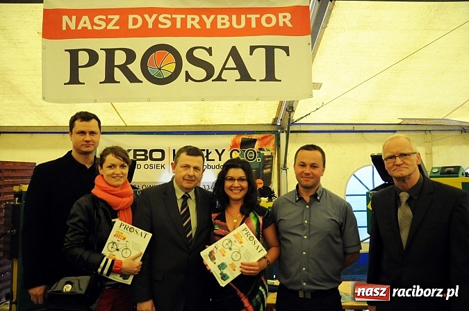 Zdjęcie w galerii na portalu naszraciborz.pl: Premier Jerzy Buzek zwiedził Eko-Wystawę w Pietrowicach Wielkich wiadomości z regionu