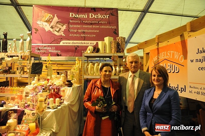 Zdjęcie w galerii na portalu naszraciborz.pl: Premier Jerzy Buzek zwiedził Eko-Wystawę w Pietrowicach Wielkich wiadomości z regionu