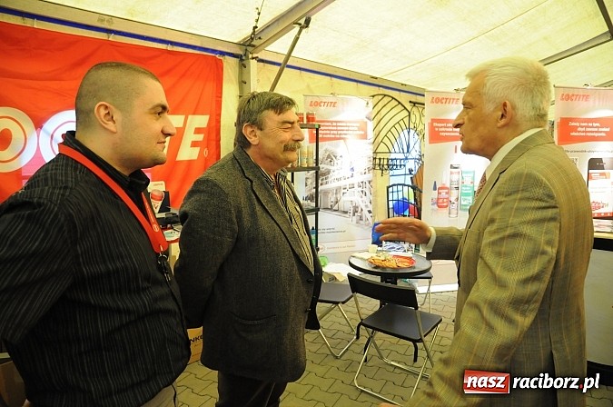 Zdjęcie w galerii na portalu naszraciborz.pl: Premier Jerzy Buzek zwiedził Eko-Wystawę w Pietrowicach Wielkich wiadomości z regionu