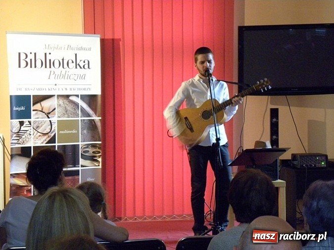 Zdjęcie w galerii na portalu naszraciborz.pl: Jeszcze Wam pokażę! - recital Kuby Blokesza wiadomości z regionu