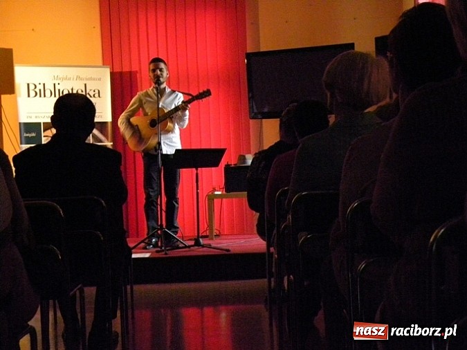 Zdjęcie w galerii na portalu naszraciborz.pl: Jeszcze Wam pokażę! - recital Kuby Blokesza wiadomości z regionu