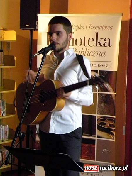 Zdjęcie w galerii na portalu naszraciborz.pl: Jeszcze Wam pokażę! - recital Kuby Blokesza wiadomości z regionu