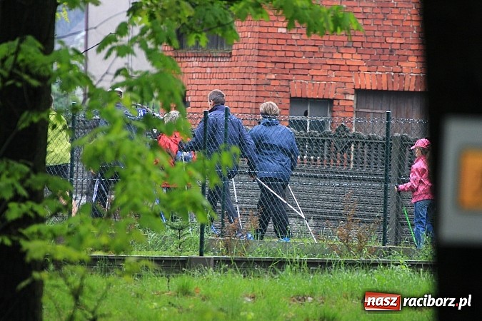 Zdjęcie w galerii na portalu naszraciborz.pl: Nordic Walking w Kuźni. W drogę z kijkami wiadomości z regionu