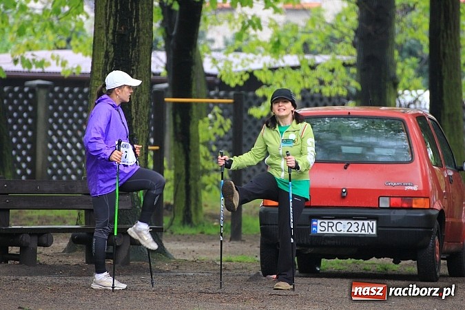 Zdjęcie w galerii na portalu naszraciborz.pl: Nordic Walking w Kuźni. W drogę z kijkami wiadomości z regionu