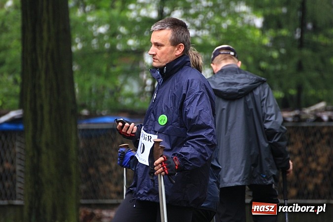 Zdjęcie w galerii na portalu naszraciborz.pl: Nordic Walking w Kuźni. W drogę z kijkami wiadomości z regionu