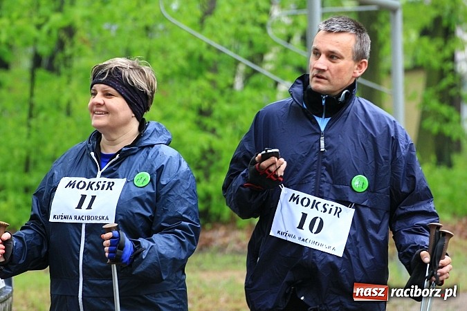 Zdjęcie w galerii na portalu naszraciborz.pl: Nordic Walking w Kuźni. W drogę z kijkami wiadomości z regionu
