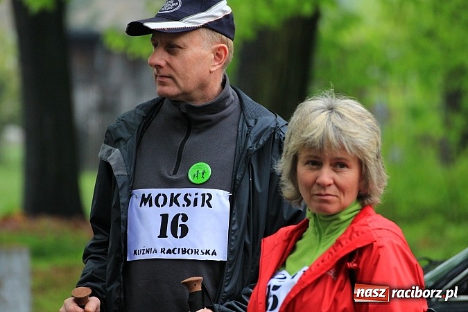 Zdjęcie w galerii na portalu naszraciborz.pl: Nordic Walking w Kuźni. W drogę z kijkami wiadomości z regionu