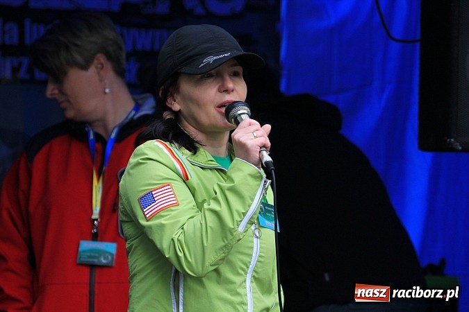 Zdjęcie w galerii na portalu naszraciborz.pl: Nordic Walking w Kuźni. W drogę z kijkami wiadomości z regionu