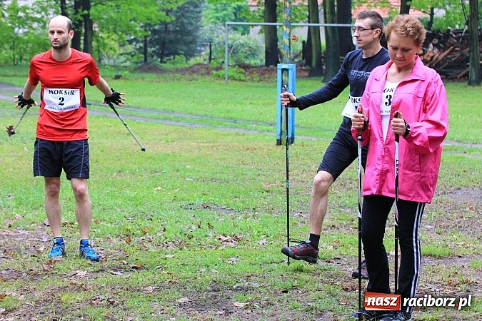 Zdjęcie w galerii na portalu naszraciborz.pl: Nordic Walking w Kuźni. W drogę z kijkami wiadomości z regionu